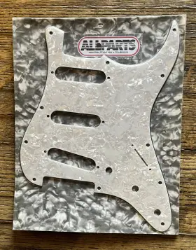 0552-055 ALLPARTS Strat Pickguard Pearl Single