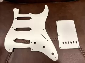 Allparts Pg-0550-051 Pickguard 1-ply 8-hole Parchment Fits Stratocaster/strat With Backplate