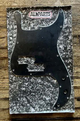Allparts Pg0750-033 All Parts Black 3-ply Pickguard For P-bass Allparts Pg0750-033 All Parts Black 3-ply Pickguard For P-bass