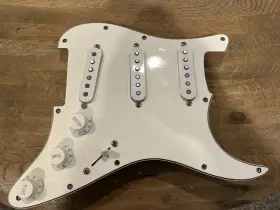 FG2108WA9 DIMARZIO Injector Stratocaster Pickguard FG2108WA9 DIMARZIO Injector Stratocaster Pickguard