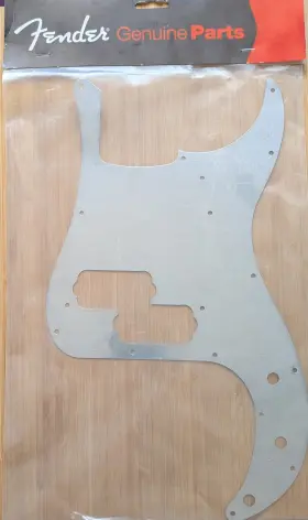 001-9723-000 FENDER Precision Bass Pickguard Shield Nos