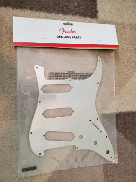 0019699049 FENDER American Stratocaster Pickguard Shield