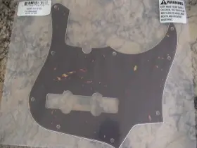004-9436-000 FENDER American Deluxe Jazz Bass Pickguard