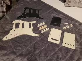 005-0671-049 FENDER Fat Strat Stratocaster Pickguard