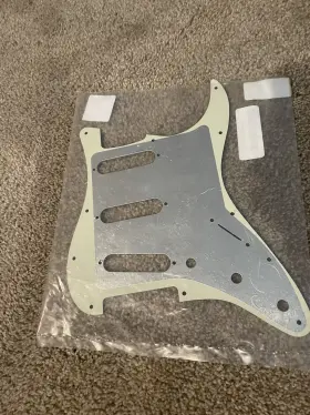 005-5320-000 FENDER Stratocaster Left Pickguard #3