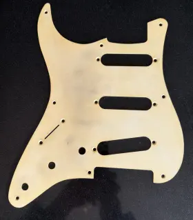 0063813000 FENDER Lefty Pickguard Strat Guitar