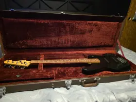 0198500706 FENDER American Jazz Bass