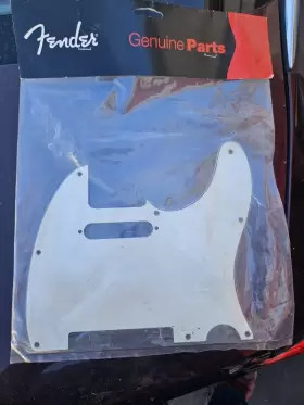 Fender 099-1355-000 Genuine American Standard Tele/telecaster 8-hole Guitar Pickguard - White Fender 099-1355-000 Genuine American Standard Tele/telecaster 8-hole Guitar Pickguard - White