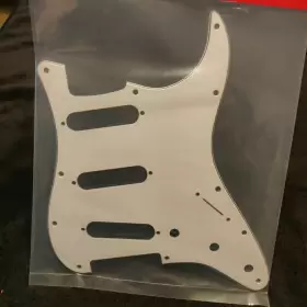 099-1360-000 FENDER Stratocaster Strat Guitar Pickguard #2