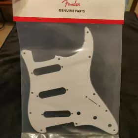 099-1360-000 FENDER Stratocaster Strat Guitar Pickguard #3