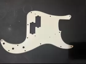 Fender 099-1376-000 Used Genuine Mim Pickguard For P. Bass Tug Bar Ready Fender 099-1376-000 Used Genuine Mim Pickguard For P. Bass Tug Bar Ready