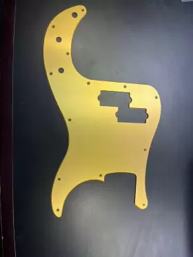 Fender 099-2020-000 Style Precision/p-bass 13-hole Vintage Pickguard Gold Anodized Fender 099-2020-000 Style Precision/p-bass 13-hole Vintage Pickguard Gold Anodized