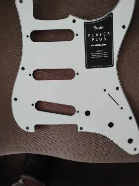099-2144-000 FENDER Stratocaster Strat Guitar Pickguard
