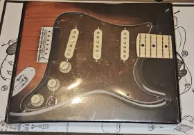 099-2340-500 FENDER Wired Strat Pickguard Fat Tortoise Box