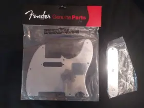 0991355100 FENDER Telecaster Pickguard Control Cover Hole