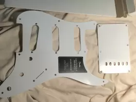 0992018000 FENDER Vintera Strat Pickguard Plate Ply #2