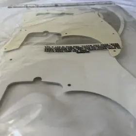 0992176000 FENDER Bass Pickguard #3