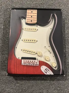 0992340509 FENDER Wired Strat Pickguard Fat