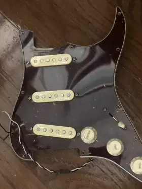 0992344500 FENDER Noiseless Wired Stratocaster Pickguard
