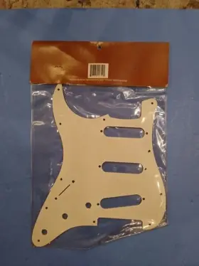 717669447021 FENDER Pickguard Strat Ply #2
