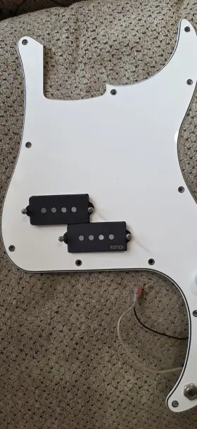 771349100 FENDER Pickguard Emg Geezer Butler Pickups Bass