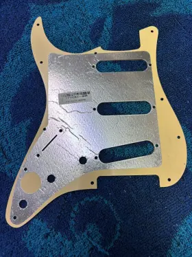 7716283-000 FENDER Ultra Stratocaster Aw Pickguard Hole #2
