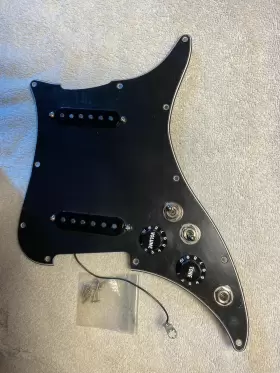 7717176000 FENDER Player Lead Pickguard Nos Body