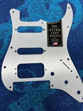 7718809-000 FENDER Box Ultra Luxe Hss Stratocaster Pickguard
