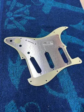 7721670-000 FENDER Stratocaster Avii Pickguard Hole Ply #2
