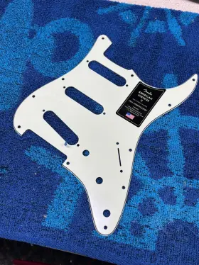 7721670-000 FENDER Stratocaster Avii Pickguard Hole Ply