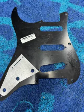 7721686-000 FENDER American Stratocaster Hole Pickguard #2