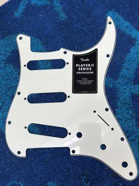 7729614000 FENDER Stratocaster Player Hole Parchment