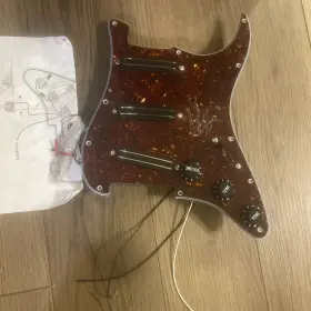 MX1651 MUSICLILY Tortoise Prewired Rail Pickguard Guitar
