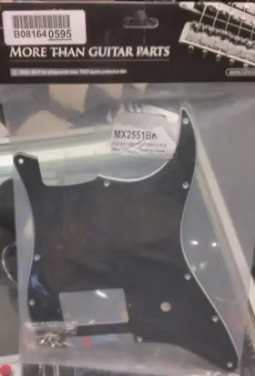MX2551 MUSICLILY Pro Pickguard Tom Delonge Strat