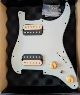 MX3436 MUSICLILY Pro Se Prewired Pickguard Alnico Pickups