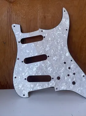 0992140000 OEM FENDER PRODUCT Strat Pearl Pickguard 0992140000 OEM FENDER PRODUCT Strat Pearl Pickguard