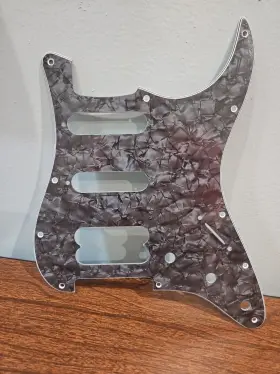 0992146000 OEM FENDER PRODUCT Stratocaster Pearl Pickguard 0992146000 OEM FENDER PRODUCT Stratocaster Pearl Pickguard