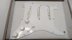 11550-08-SR SEYMOUR DUNCAN Hendrix Prewired Pickguard #3