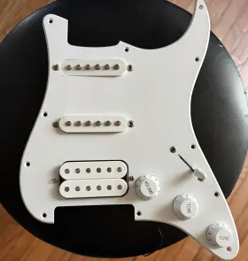 Squier Pt50033 Loaded Pickguard White Electric Guitar 3 Pickup Controls Bridge Middle Neck