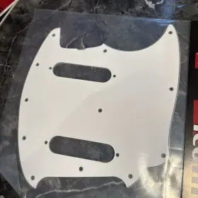 GGVM66-34-WB WD/GARYGS Accurate Pickguard Fender Mustang Ply