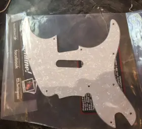 SQ51A02 WD/GARYS Pearl Pearloid Pickguard Squier #2