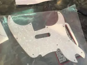 SQ51A02 WD/GARYS Pearl Pearloid Pickguard Squier